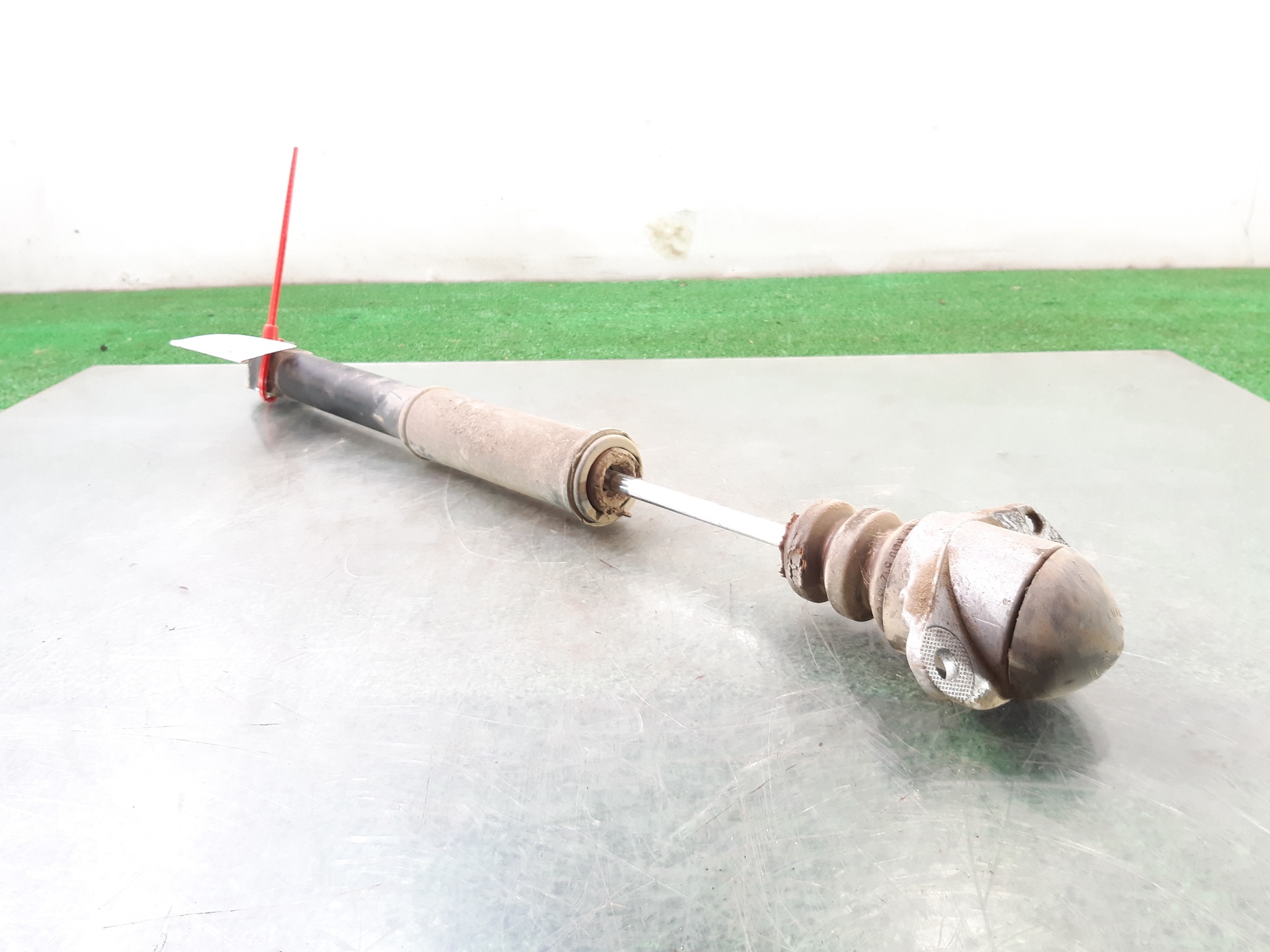 SEAT Cordoba 2 generation (1999-2009) Rear Right Shock Absorber 6R0513025E 18439560