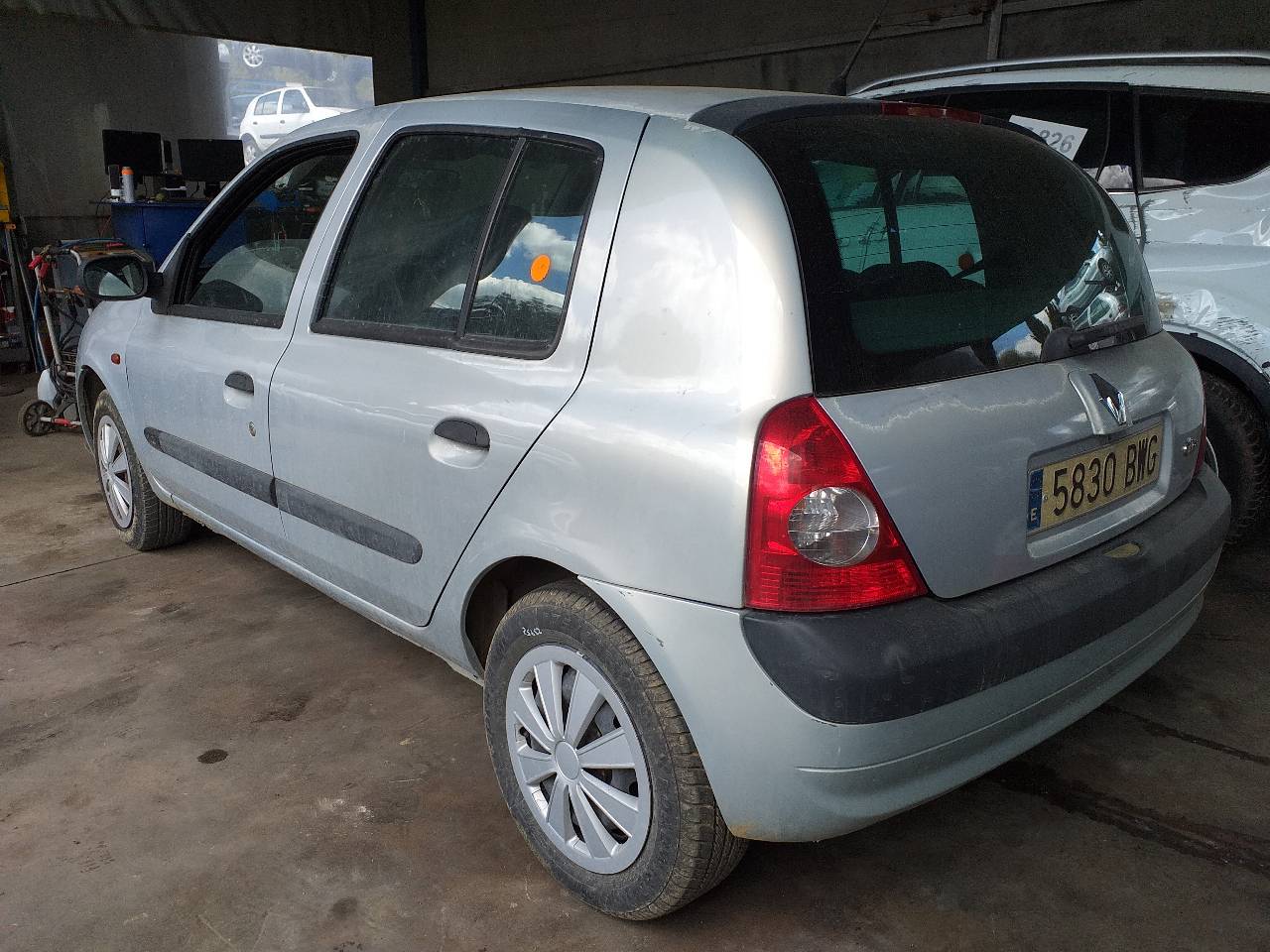 RENAULT Clio 3 generation (2005-2012) Левая противотуманка переднего бампера 8200002469 24129833