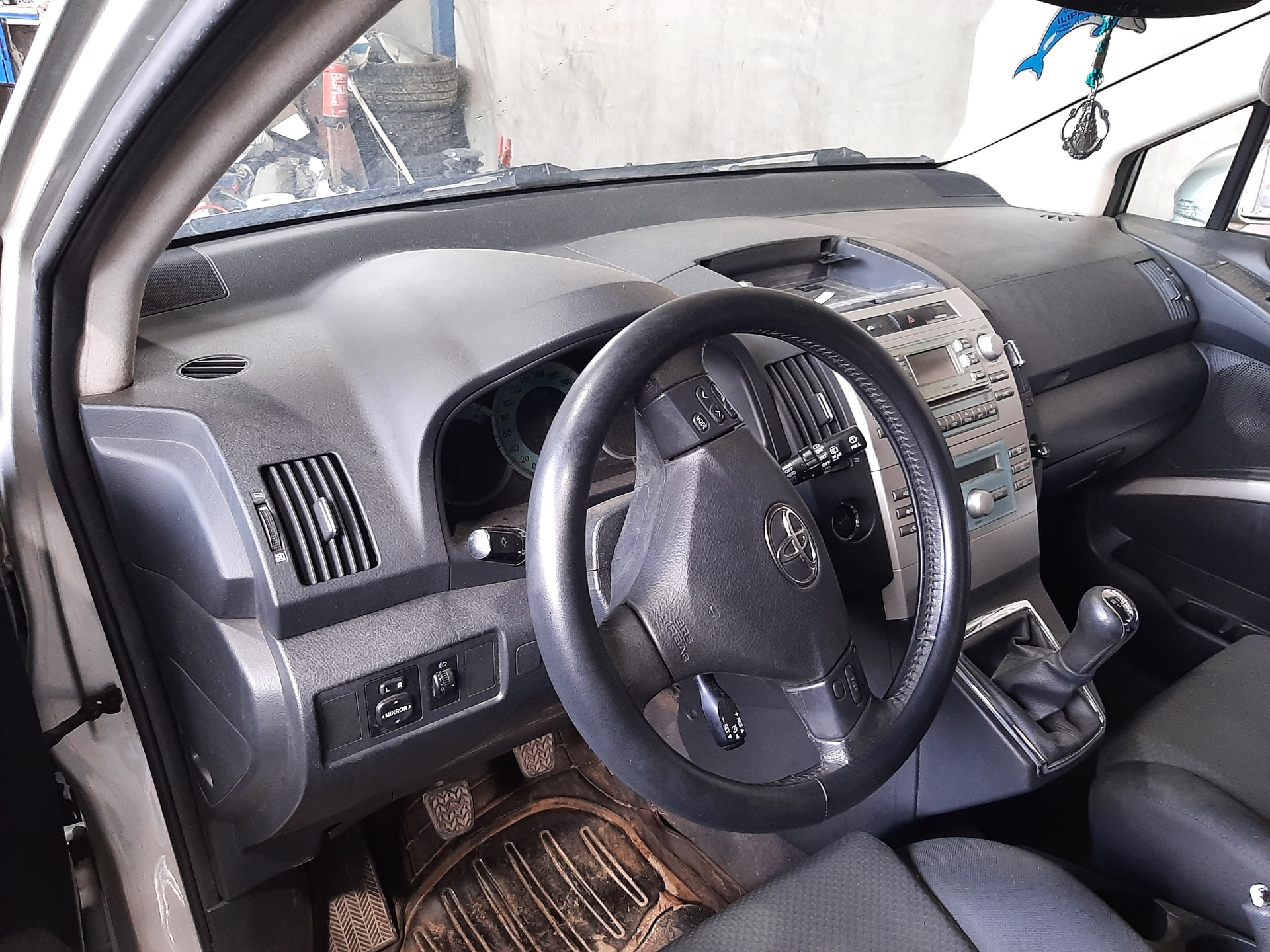 TOYOTA Corolla Verso 1 generation (2001-2009) Bal hátsó belső nyitófogantyú 692060F010 18764550