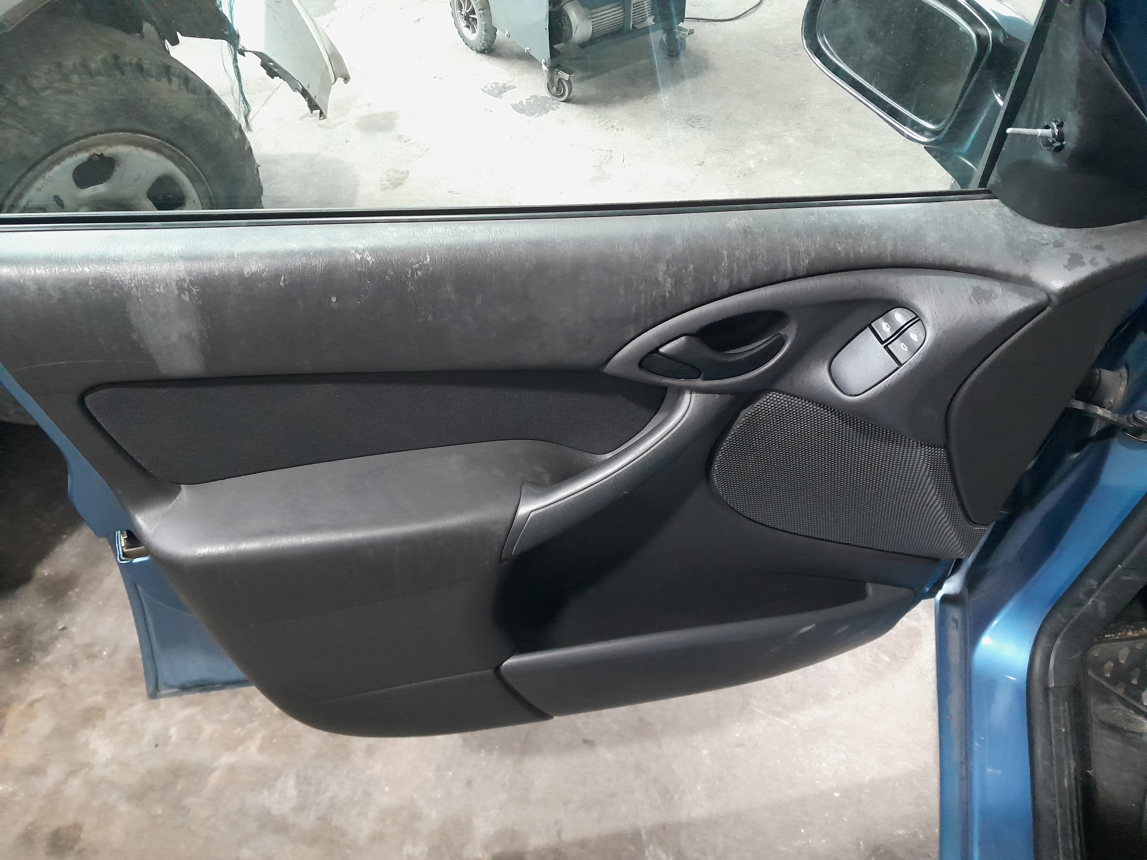 FORD Focus 1 generation (1998-2010) Aizmugurējais buferis 1075151 22483215