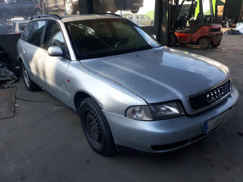 AUDI A4 B5/8D (1994-2001) Нижний рычаг передний левый 4D0407695J 18414701