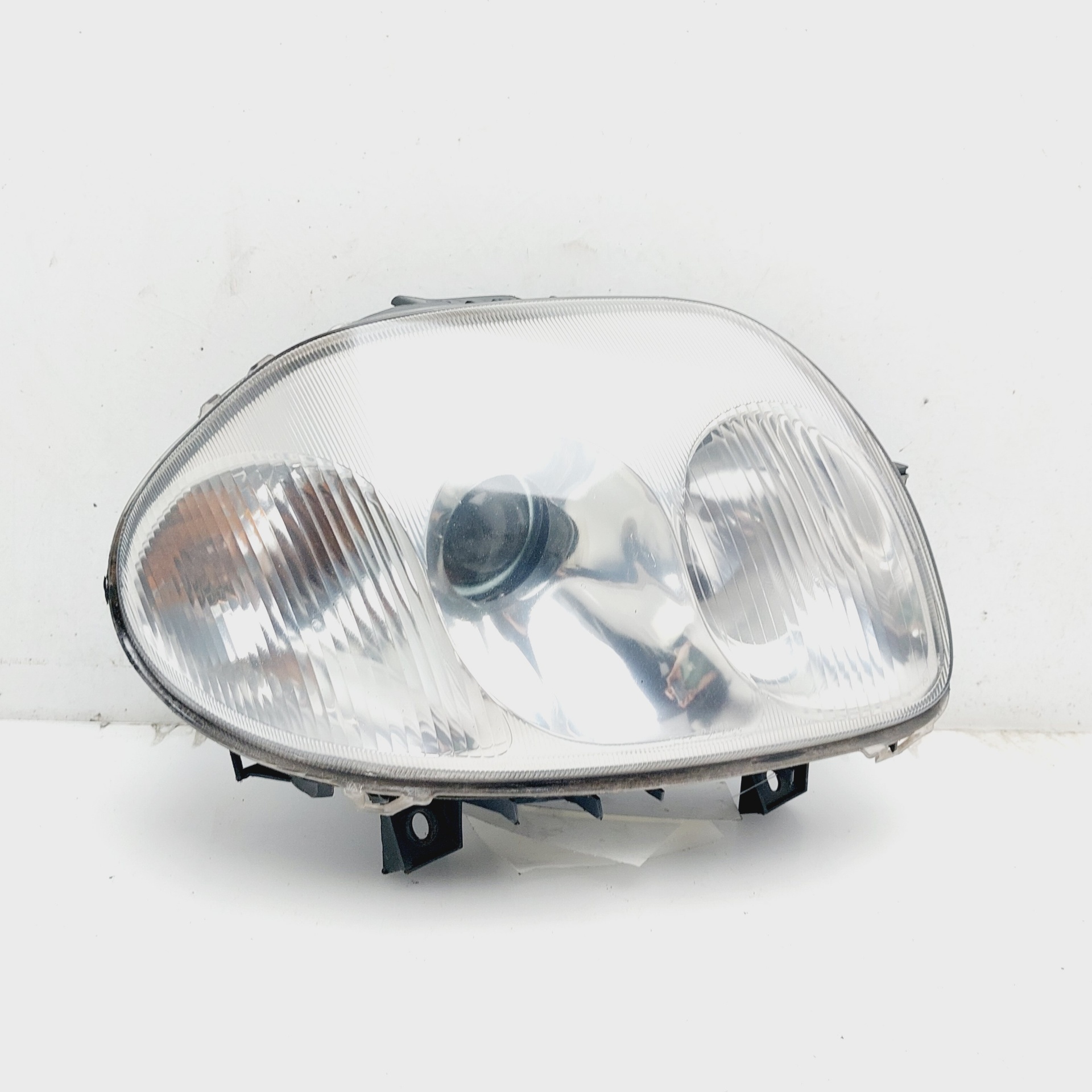 RENAULT Clio 3 generation (2005-2012) Front Right Headlight 085511136 25108732