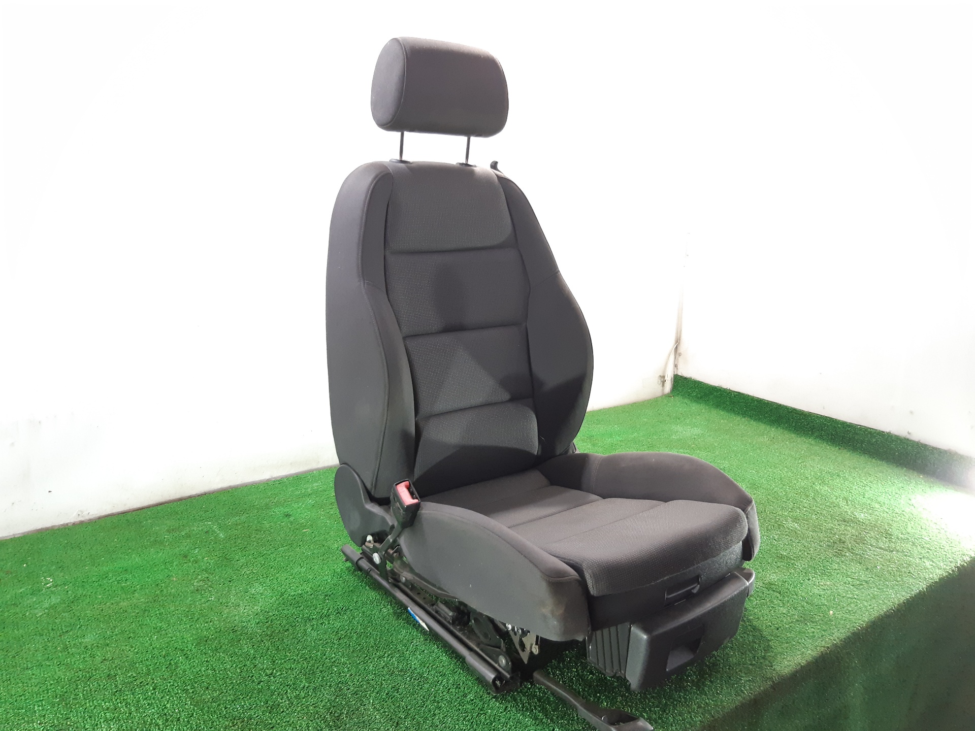 AUDI A4 B7/8E (2004-2008) Front Left Seat 8H0881105AQ 18740711