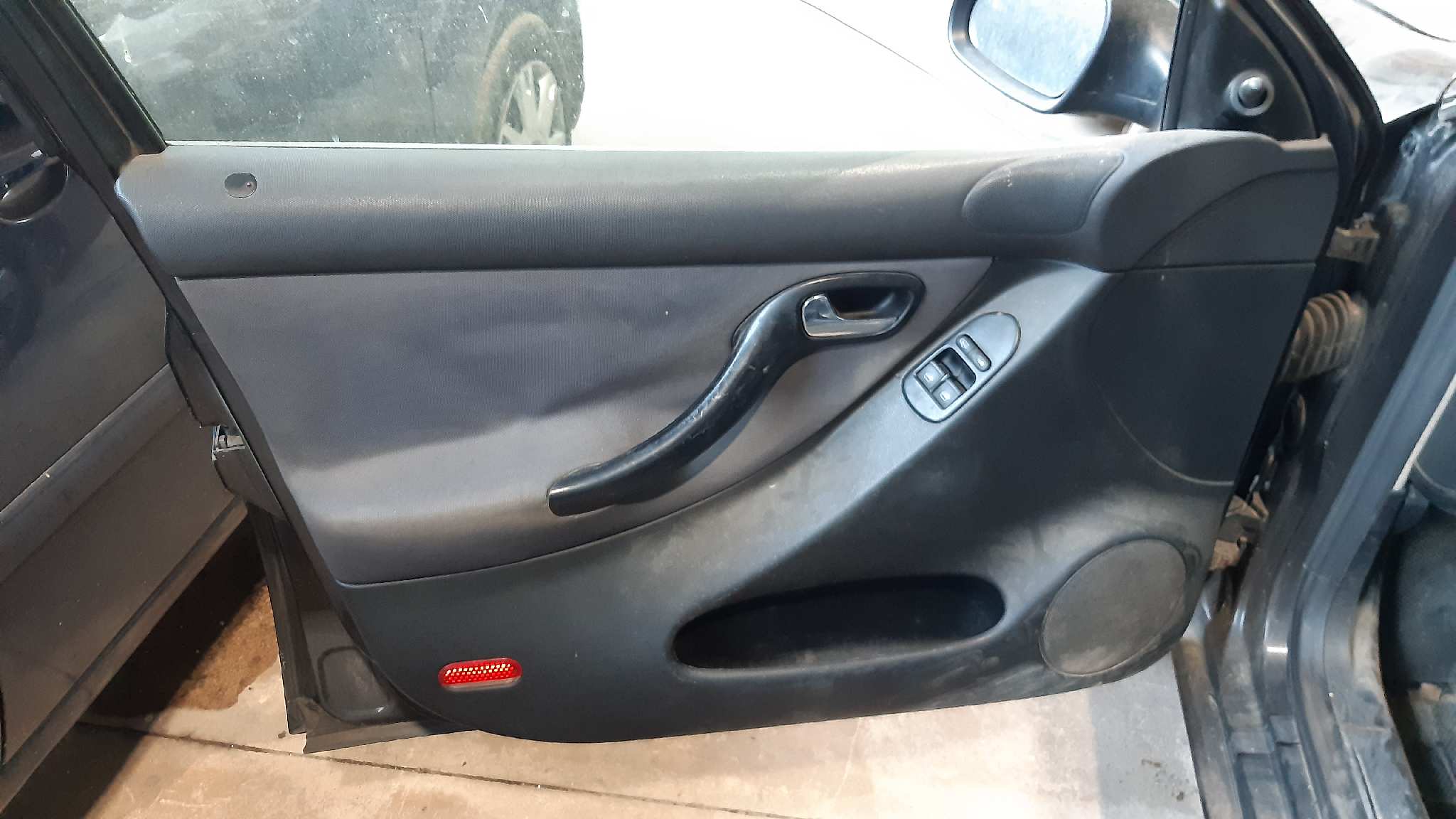 SEAT Leon 1 generation (1999-2005) Front Left Seatbelt 777RP0061A 18525446