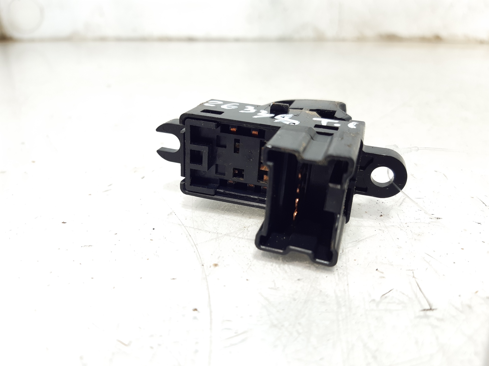 NISSAN Juke YF15 (2010-2020) Rear Right Door Window Control Switch 254111KL5A 18770397