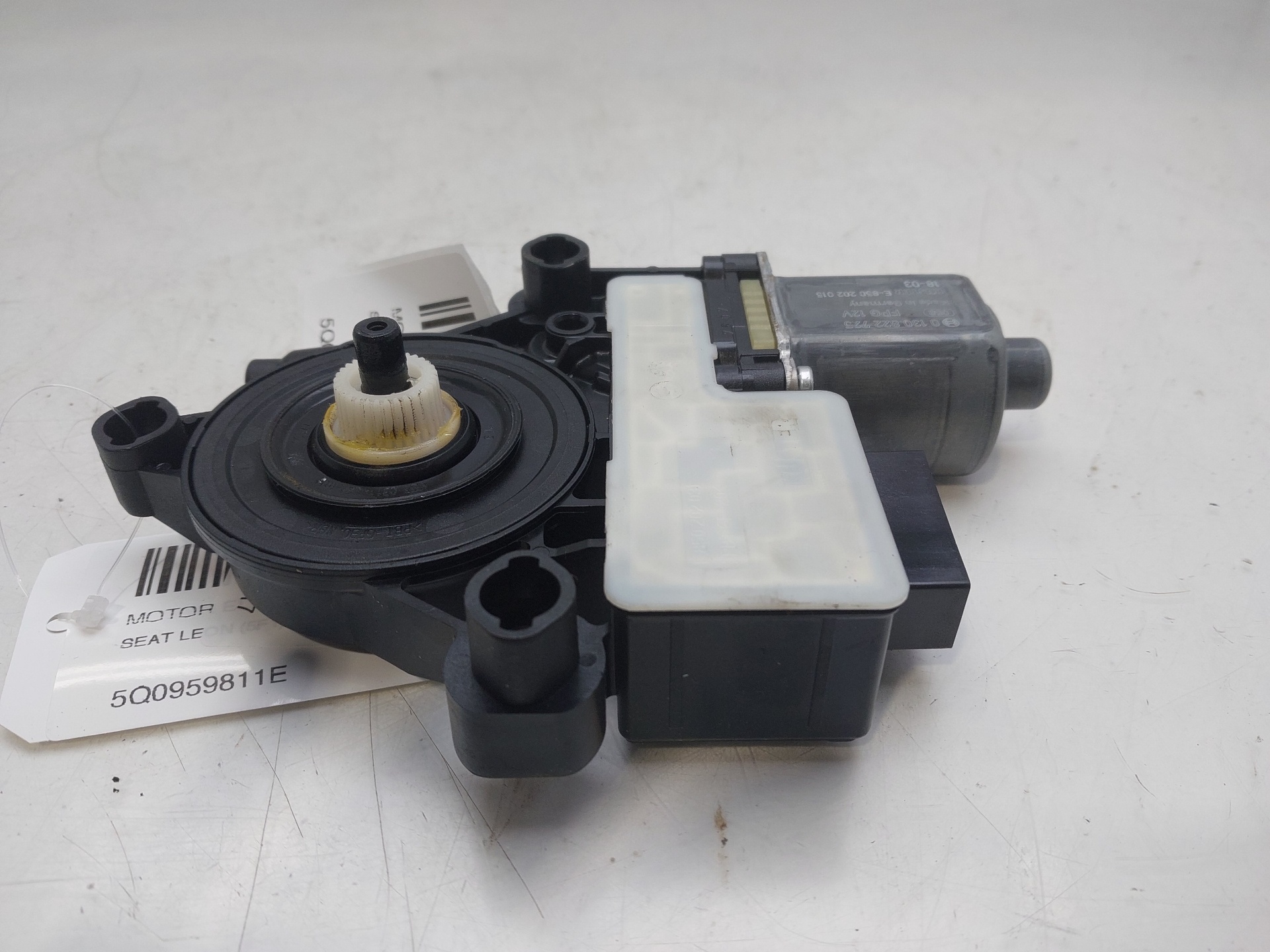 SEAT Leon 3 generation (2012-2020) Rear Left Door Window Control Motor 5Q0959811E 22409069