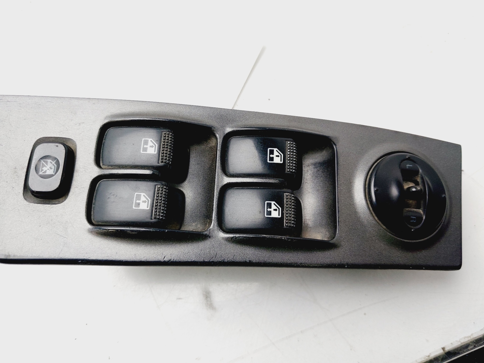 MERCEDES-BENZ Front Left Door Window Switch 9357017100YN 25682058