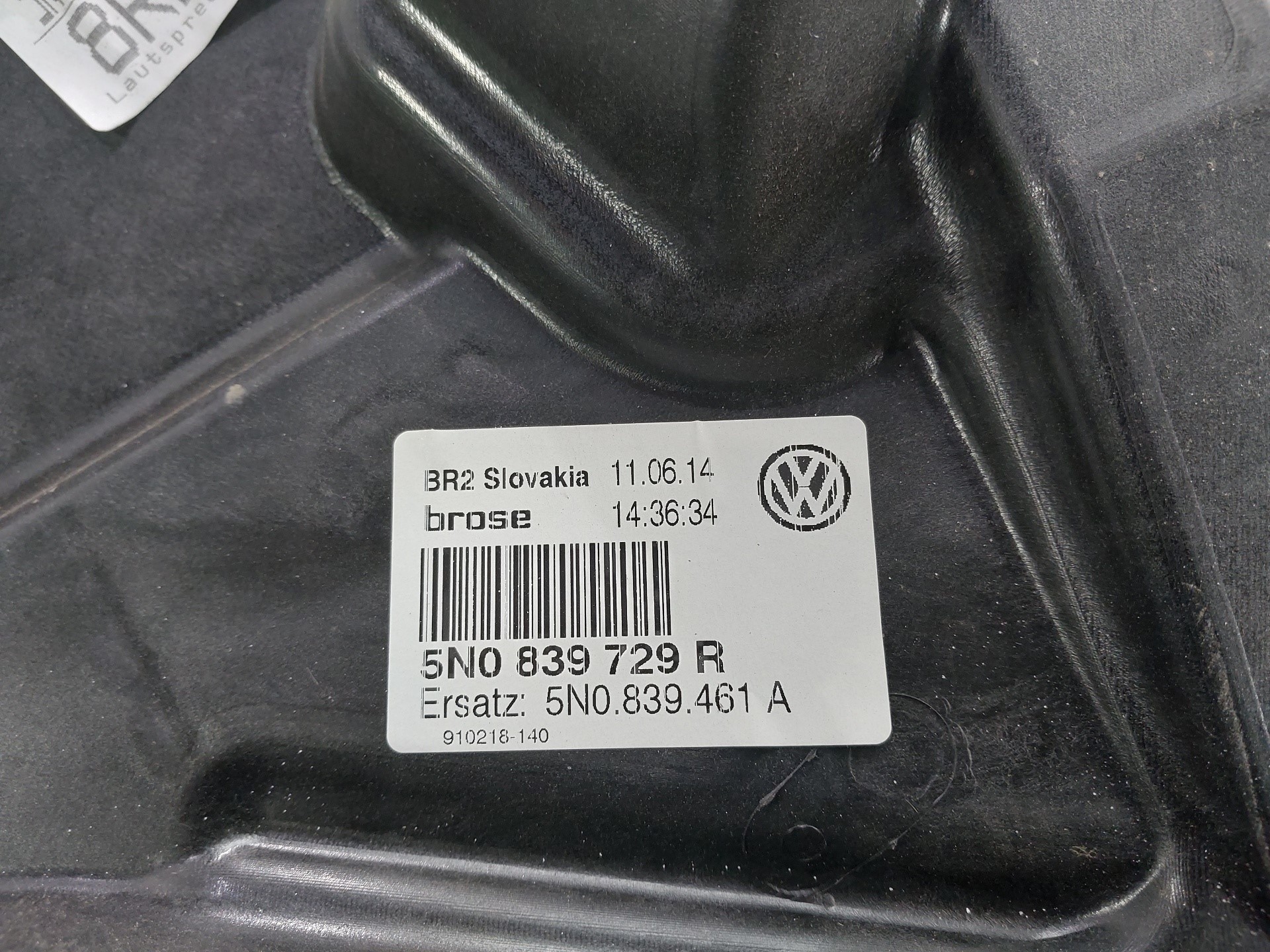 VOLKSWAGEN Tiguan 1 generation (2007-2017) Galinių kairių durų stiklo pakelėjas 5N0839461A 18373156