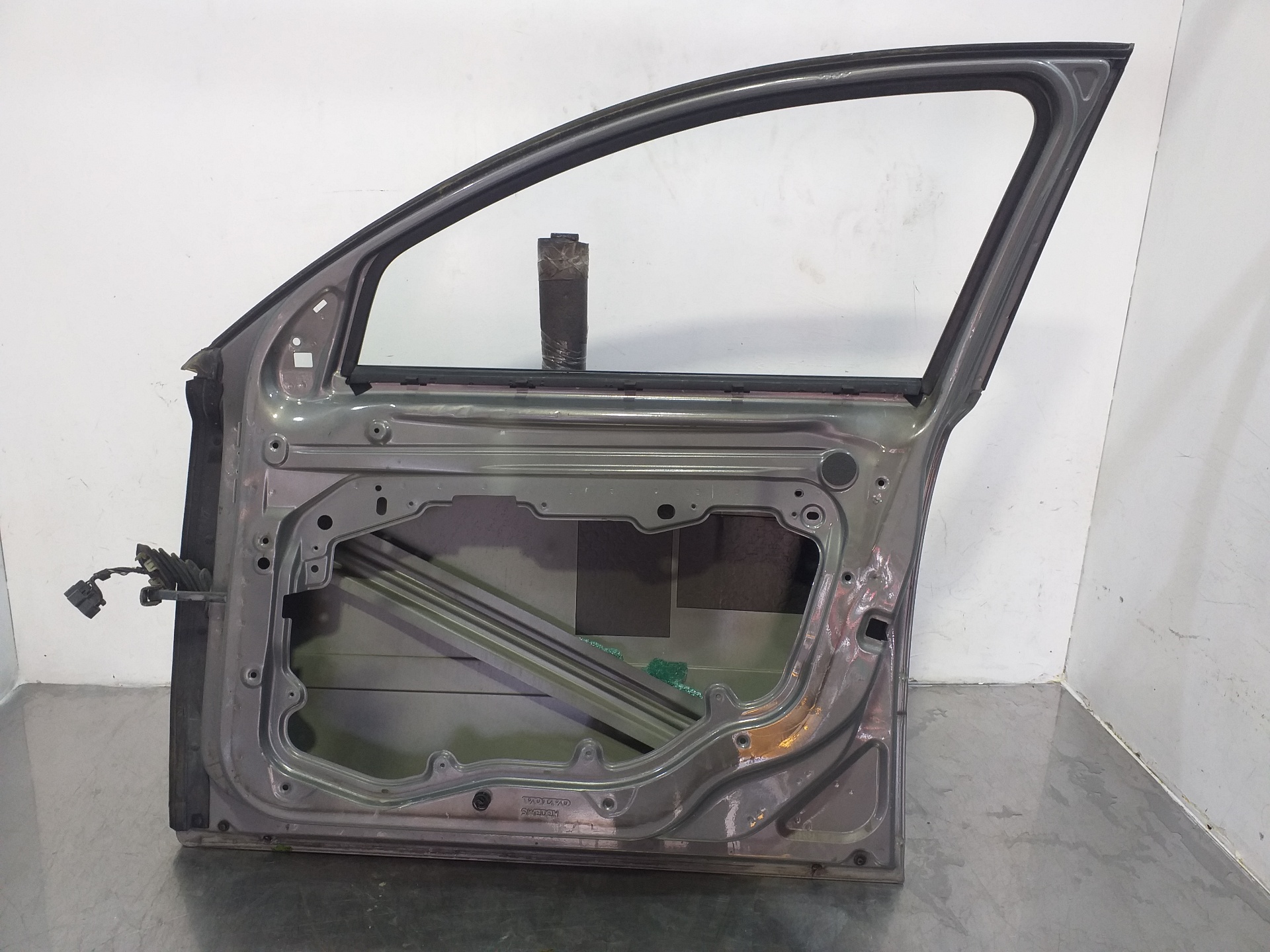 VOLVO V50 1 generation (2003-2012) Front Right Door 31335444 24298654