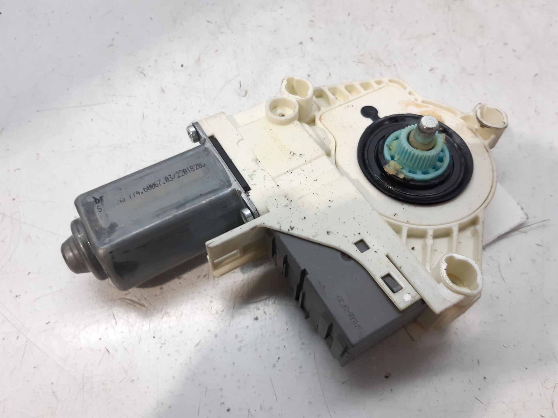 IVECO Discovery 3 generation (2004-2009) Front Right Door Window Control Motor CUR000141 24115026