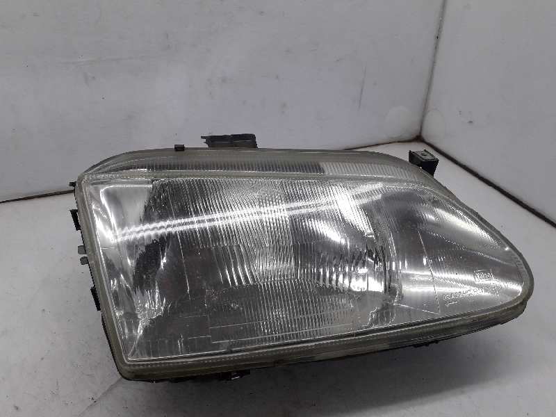 MASERATI Megane 1 generation (1995-2003) Front Right Headlight PT40 20188629