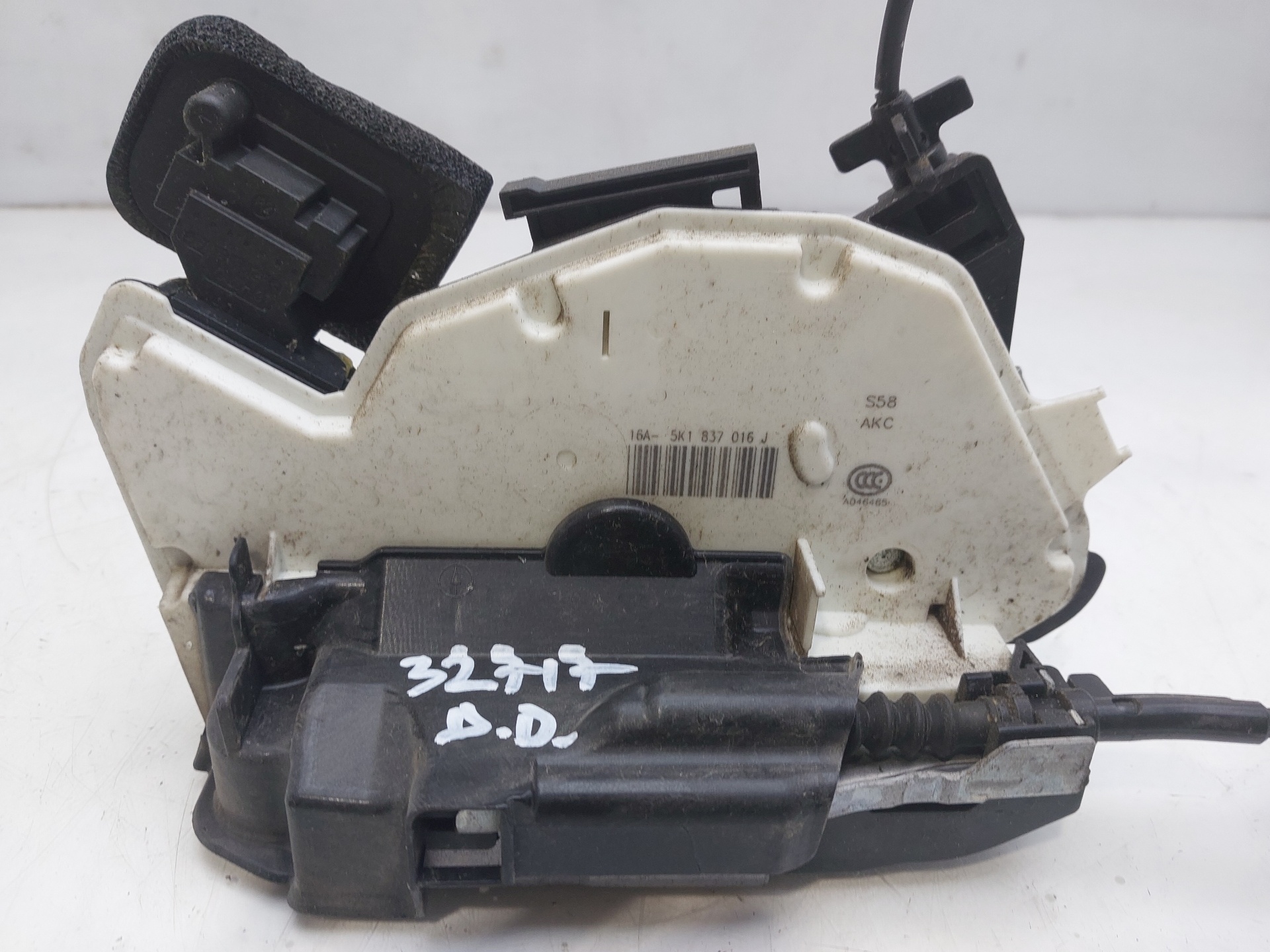 SEAT Leon 3 generation (2012-2020) Front Right Door Lock 5K1837016J 22561246