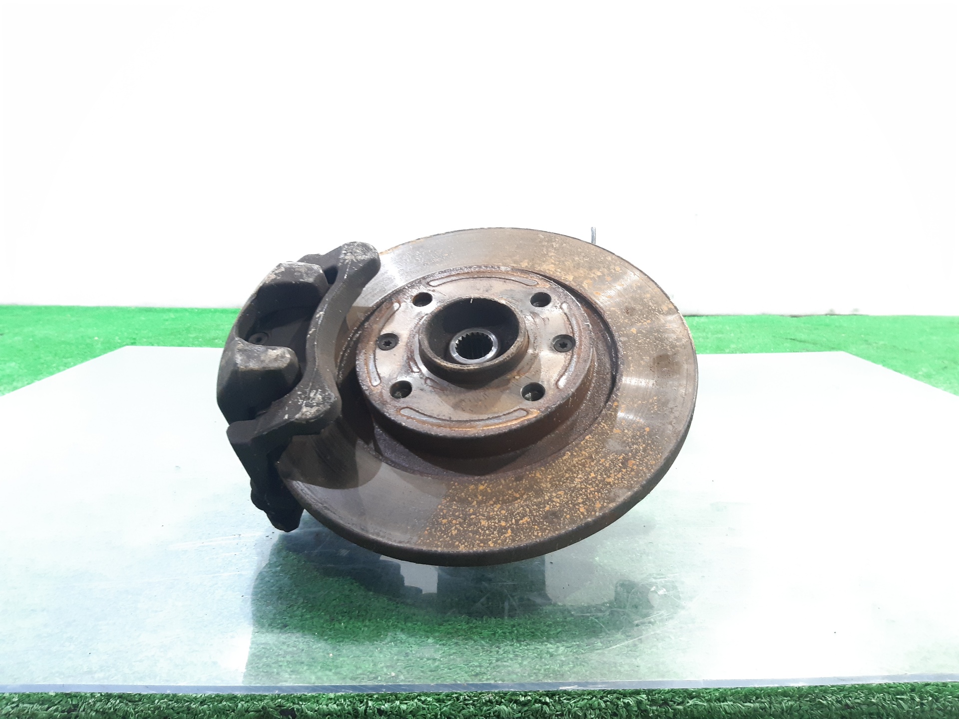 CITROËN C3 1 generation (2002-2010) Front Left Wheel Hub 1607557480 18633513