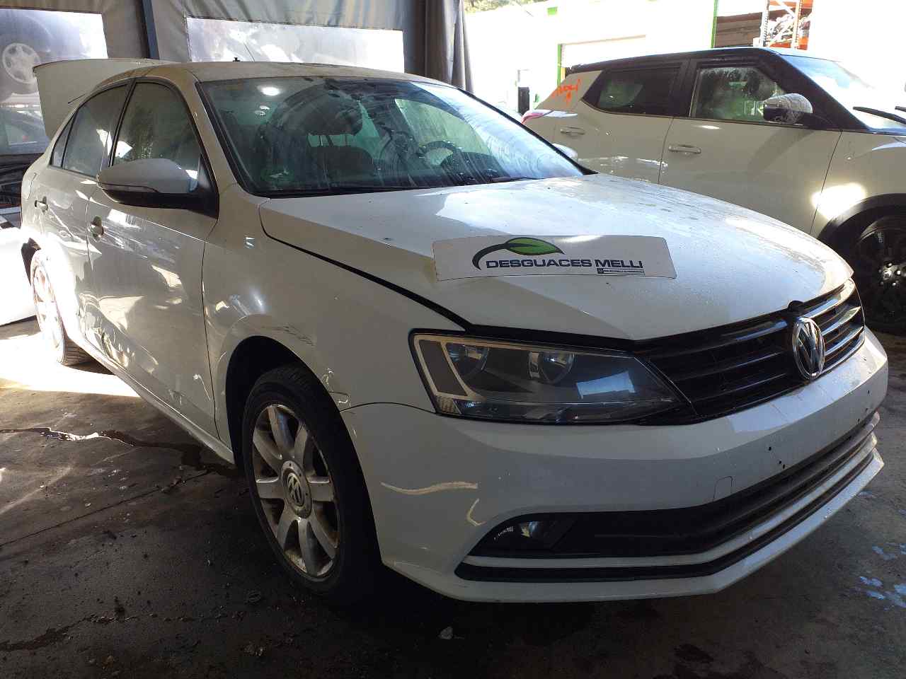 VOLKSWAGEN Jetta 6 generation (2010-2018) Galinių dešinių durų išorinė rankenėlė 5N0837205MGRU 18654031