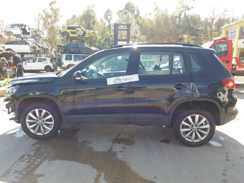 VOLKSWAGEN Tiguan 1 generation (2007-2017) Galinių dešinių durų stiklo pakelėjas 5N0839730R 22067901