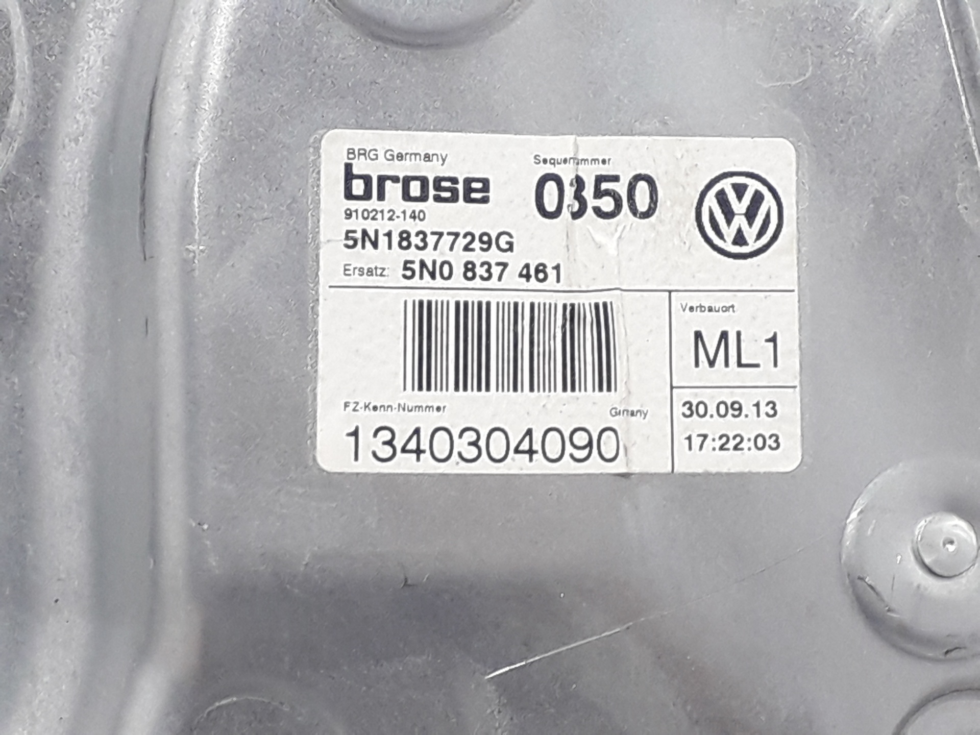 VOLKSWAGEN Tiguan 1 generation (2007-2017) Priekšējo kreiso durvju logu pacēlājs 5N0837755 24041765