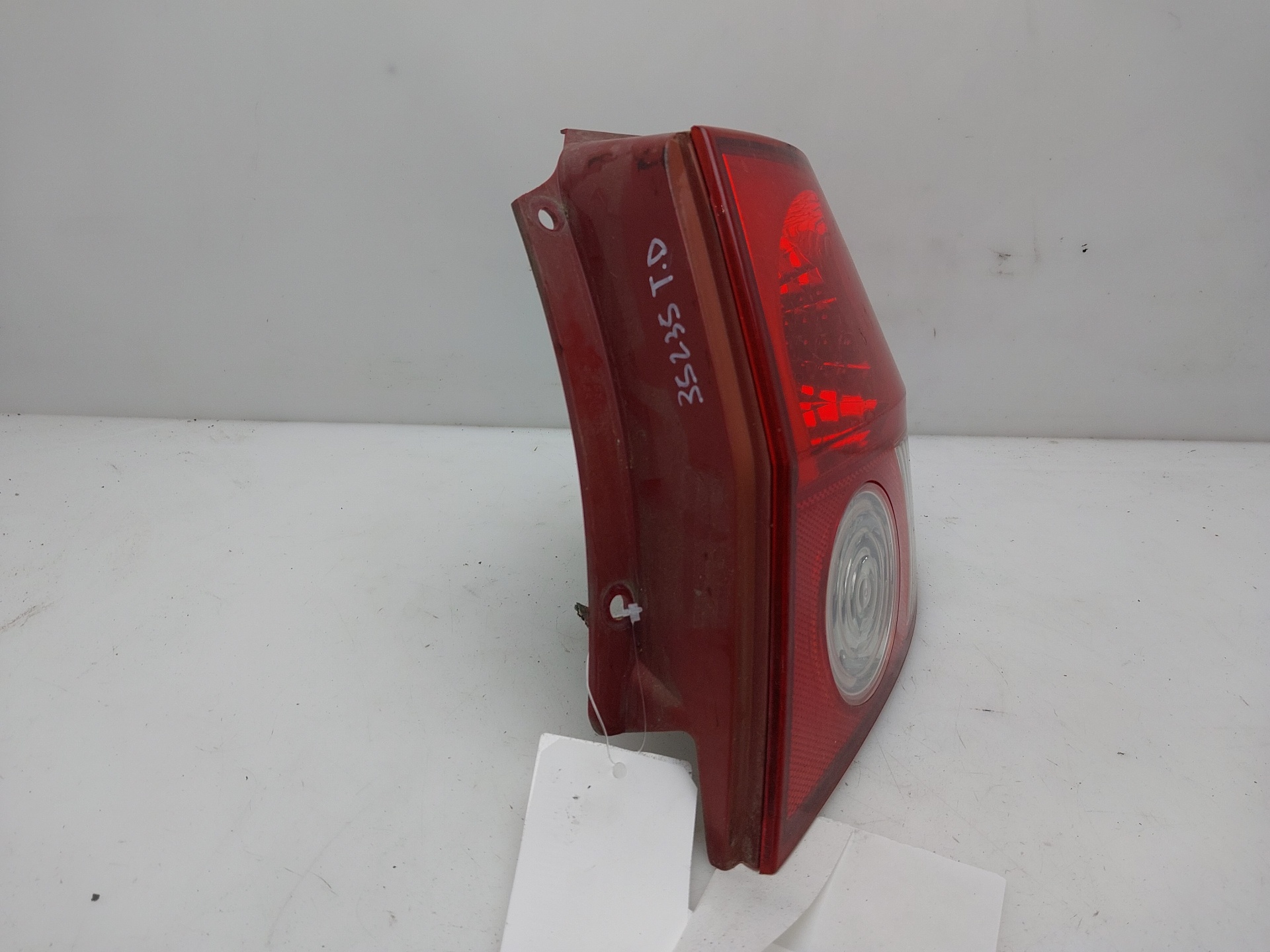 DODGE Rear Right Taillight Lamp 924021C5XX 25793350