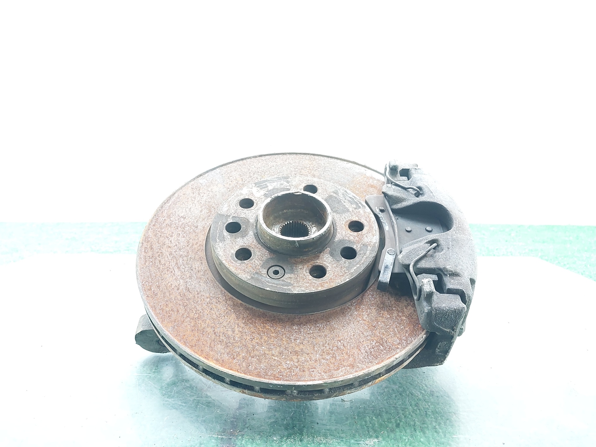 OPEL Astra J (2009-2020) Front Left Wheel Hub 13156041 24074179