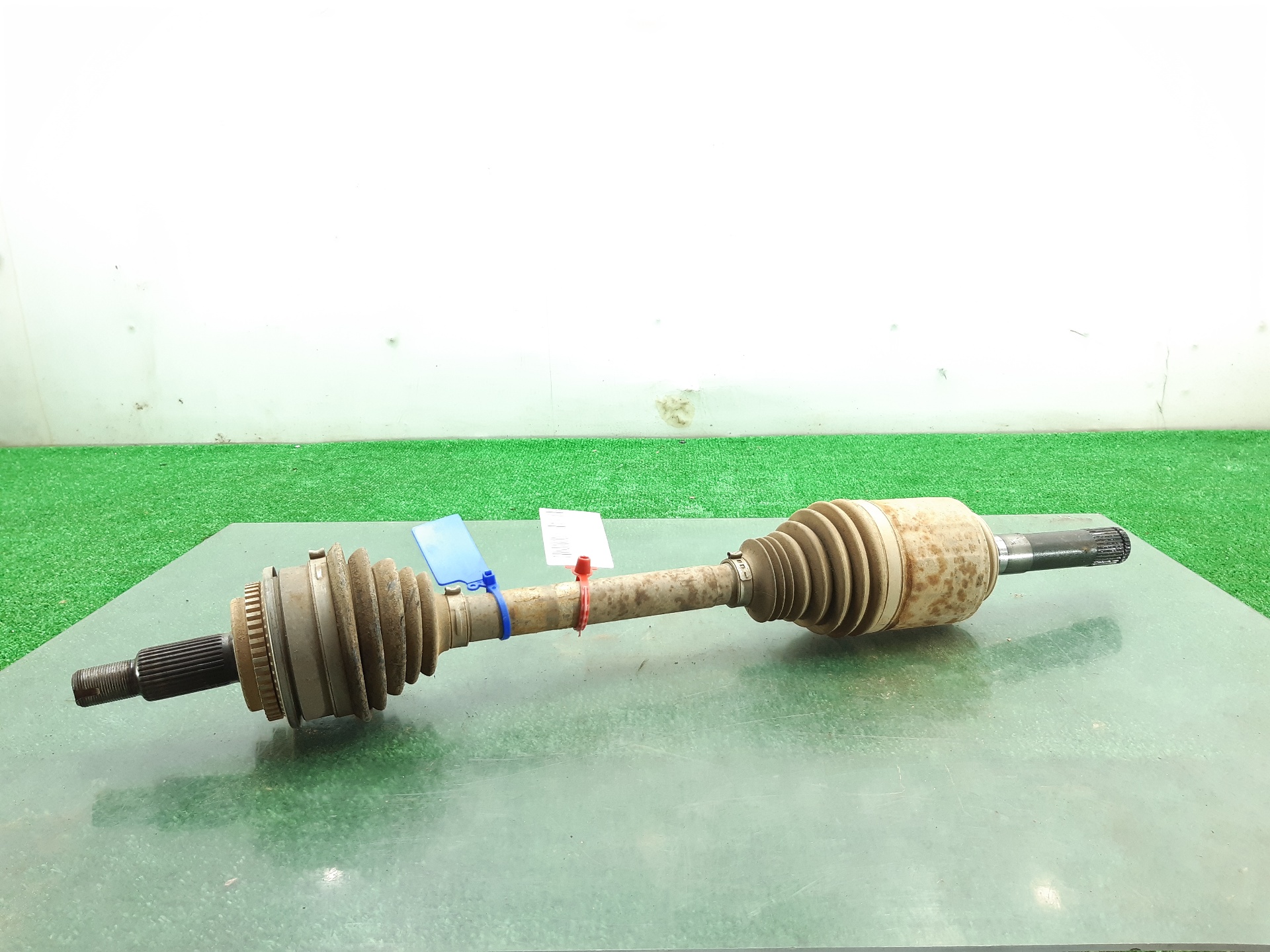 LAND ROVER Discovery 3 generation (2004-2009) Rear Left Driveshaft LR072065 24121888