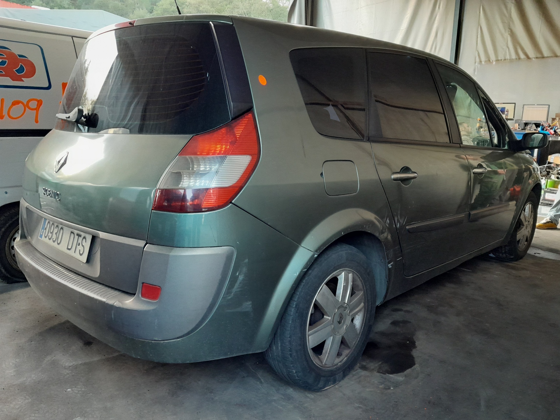 RENAULT Scenic 2 generation (2003-2010) Левая противотуманка переднего бампера 8200074008 20148648