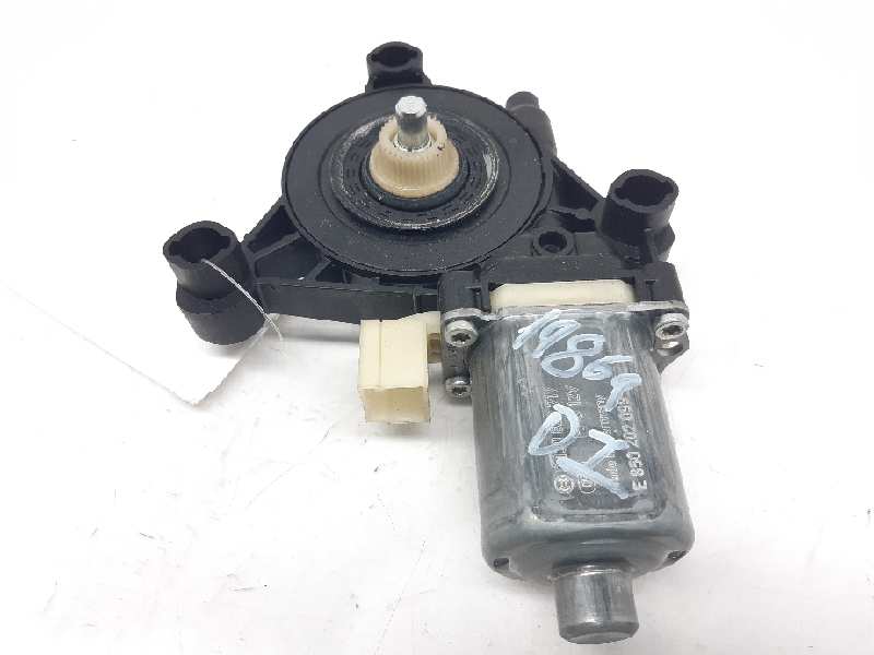 SEAT Ateca 1 generation (2016-2024) Front Left Door Window Regulator Motor 0130822717 18483722