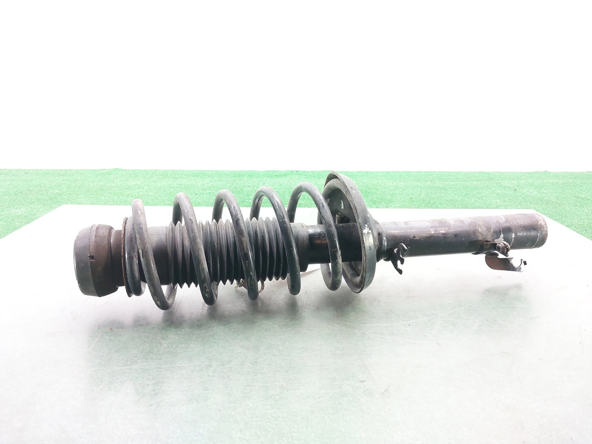 VOLKSWAGEN Golf 4 generation (1997-2006) Front Right Shock Absorber 1J0413031T 24759442