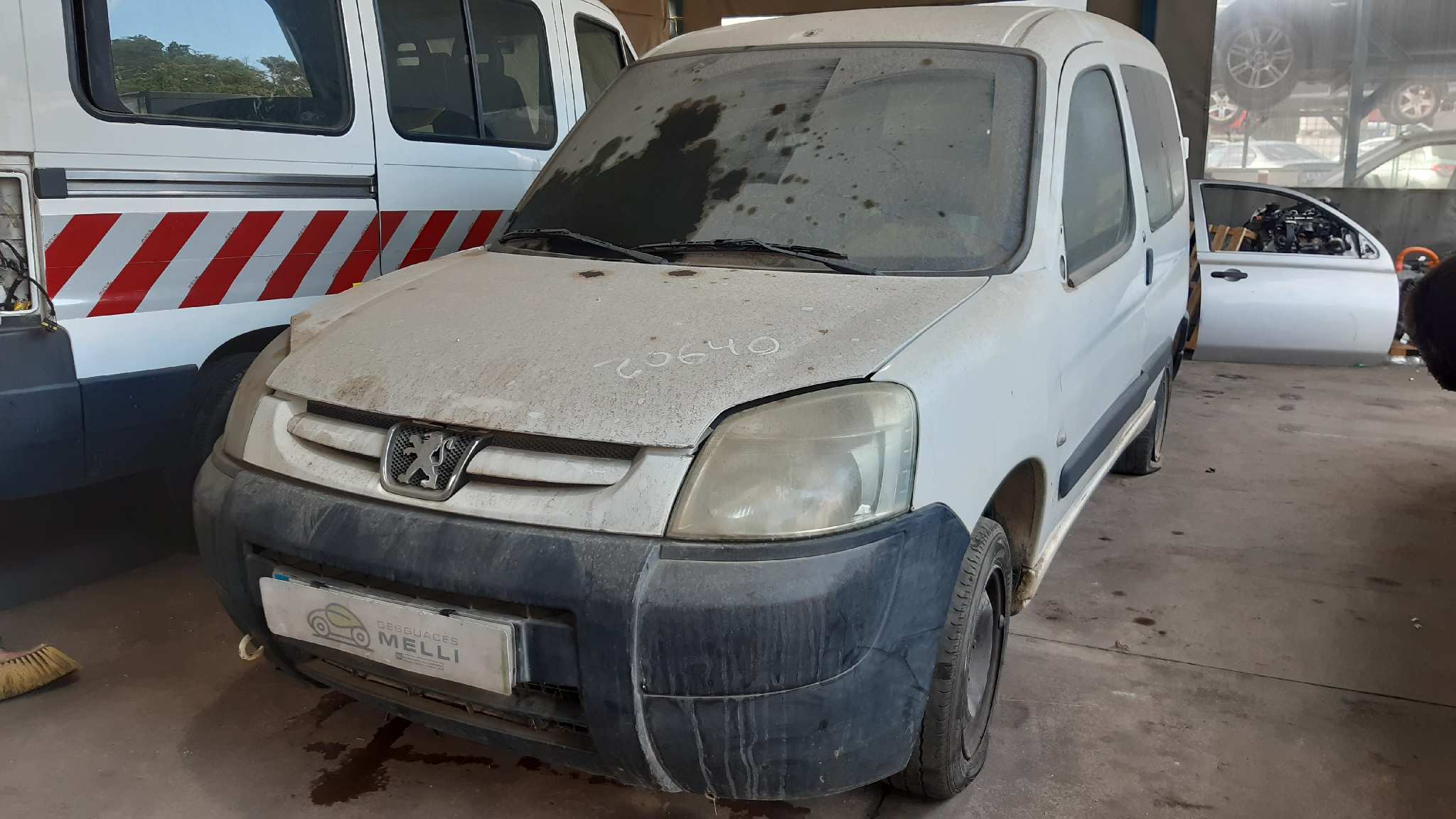 PEUGEOT Partner 1 generation (1996-2012) Mâner de deschidere interioară dreapta spate 96593439 20197267