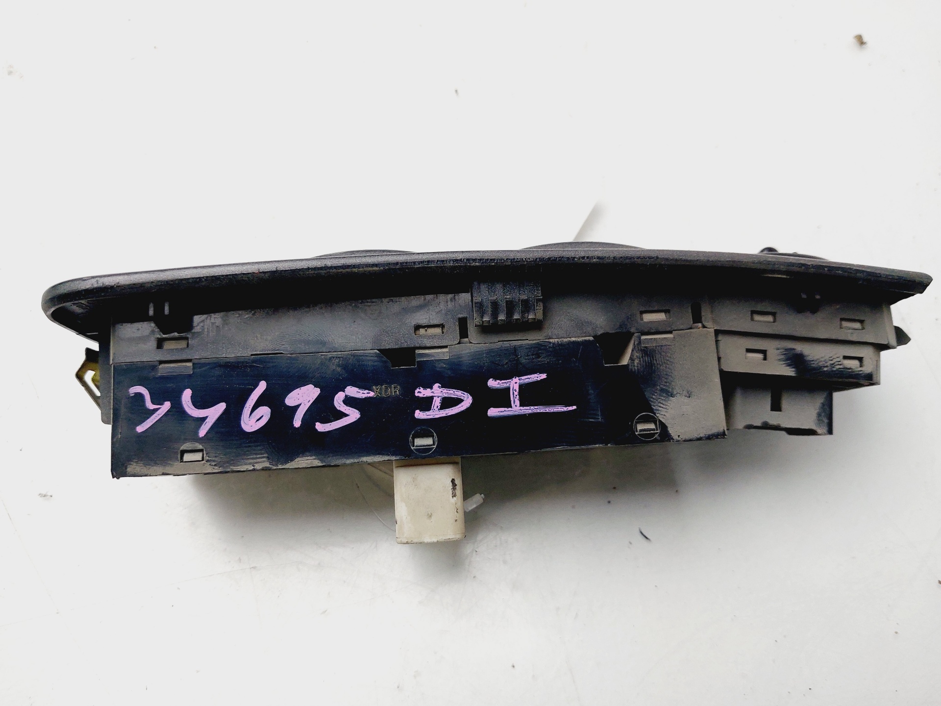 MERCEDES-BENZ Front Left Door Window Switch 9357017100YN 25682058