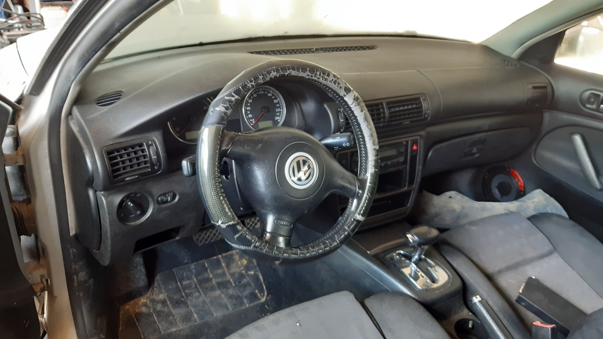 VOLKSWAGEN Passat Variant 1 generation (2010-2024) Braț de control inferior dreapta față 4B3407155A 18701758