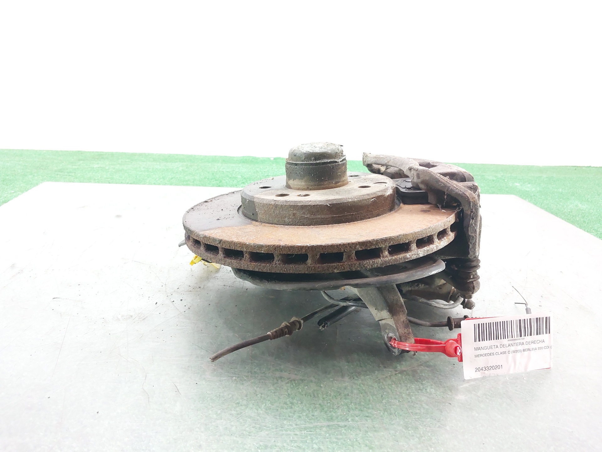 MERCEDES-BENZ C-Class W203/S203/CL203 (2000-2008) Front Right Wheel Hub 2043320201 22020569