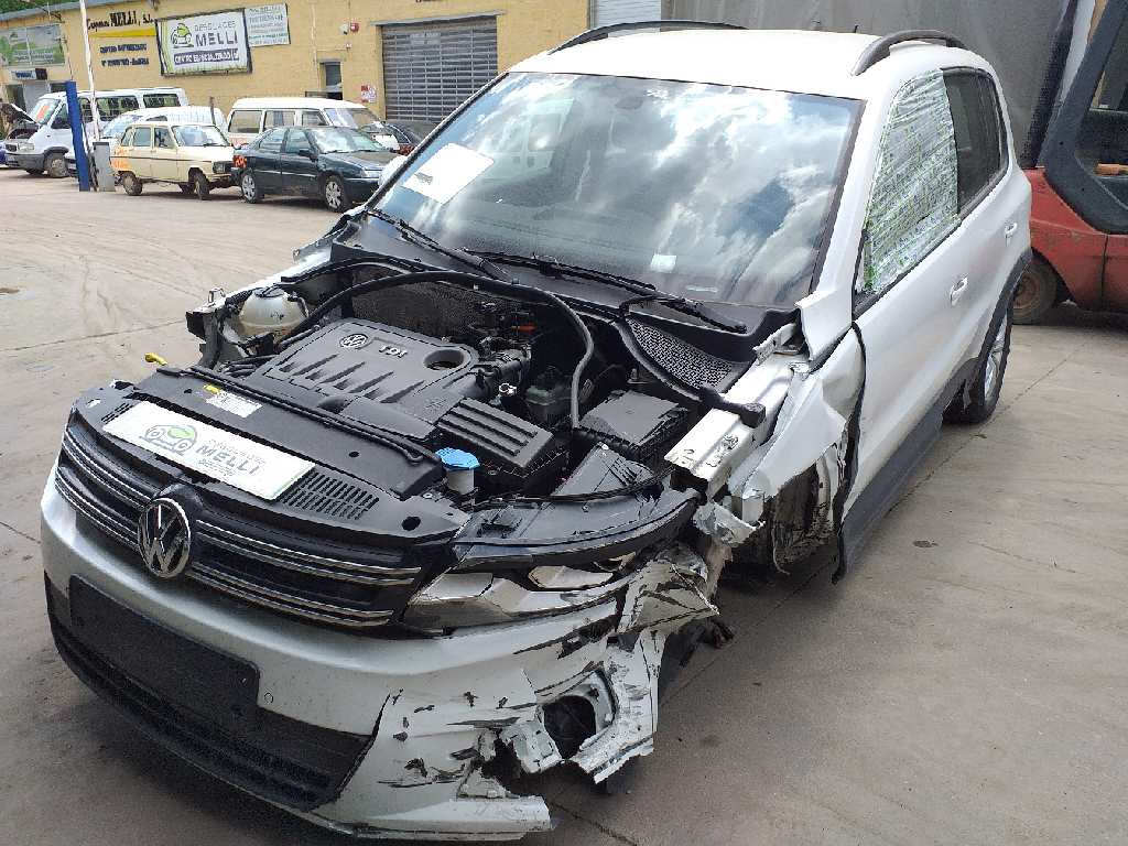 VOLKSWAGEN Tiguan 1 generation (2007-2017) Galinių dešinių durų stiklo pakelėjas 5N0839462A 18373113