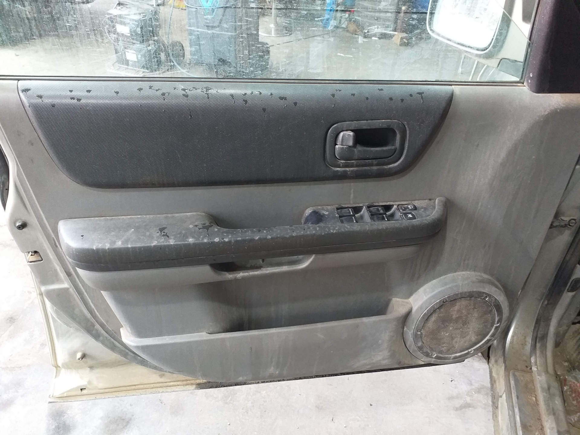 NISSAN X-Trail T30 (2001-2007) Aizmugurējā labā durvju slēdzene 805524U300 22018513