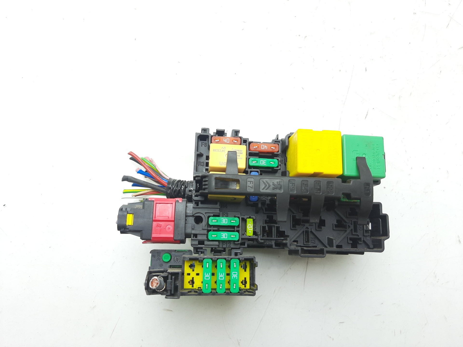 PEUGEOT 3008 2 generation (2017-2023) Fuse Box 9806192580 24135000