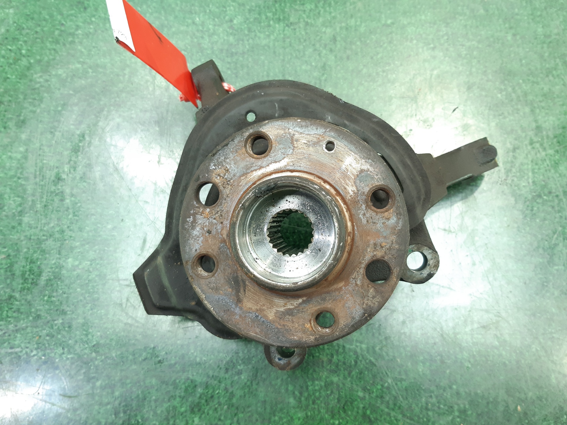 OPEL Combo C (2001-2011) Front Right Wheel Hub 13154318 24031672