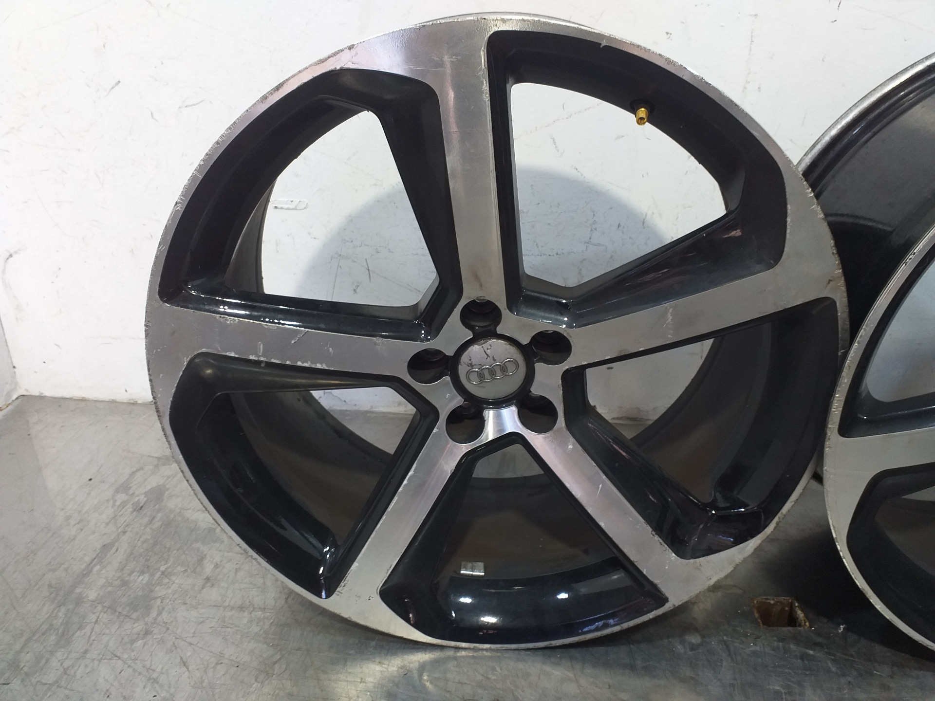 AUDI A4 B9/8W (2015-2024) Wheel Set R20 25566957