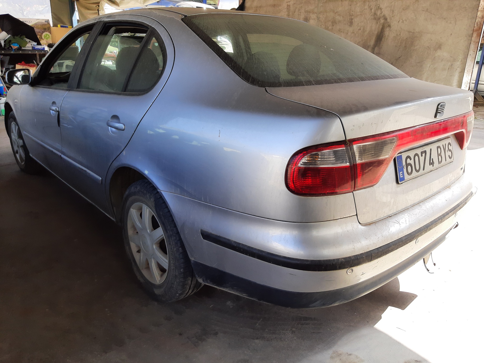 NISSAN Toledo 2 generation (1999-2006) Бардачок 1M1857104 20153238