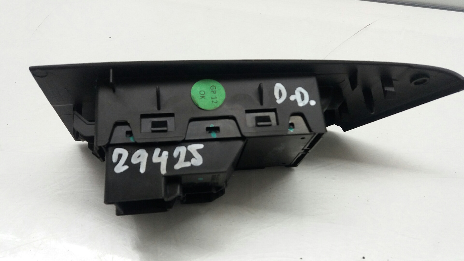 OPEL Astra J (2009-2020) Front Right Door Window Switch 13301886 20147949