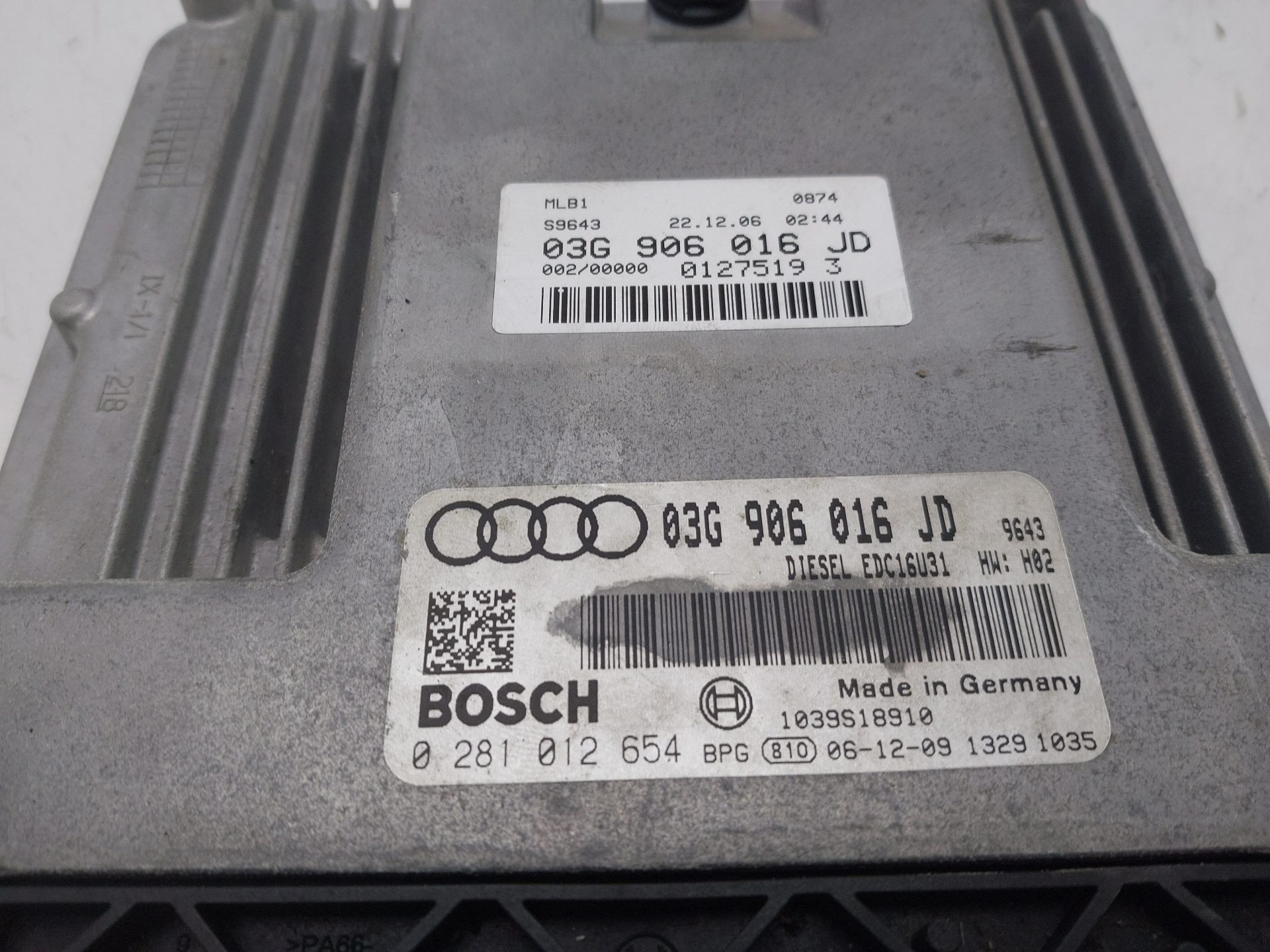 SUZUKI A4 B7/8E (2004-2008) Moottorin ohjausyksikkö ECU 03G906016JD 22610591