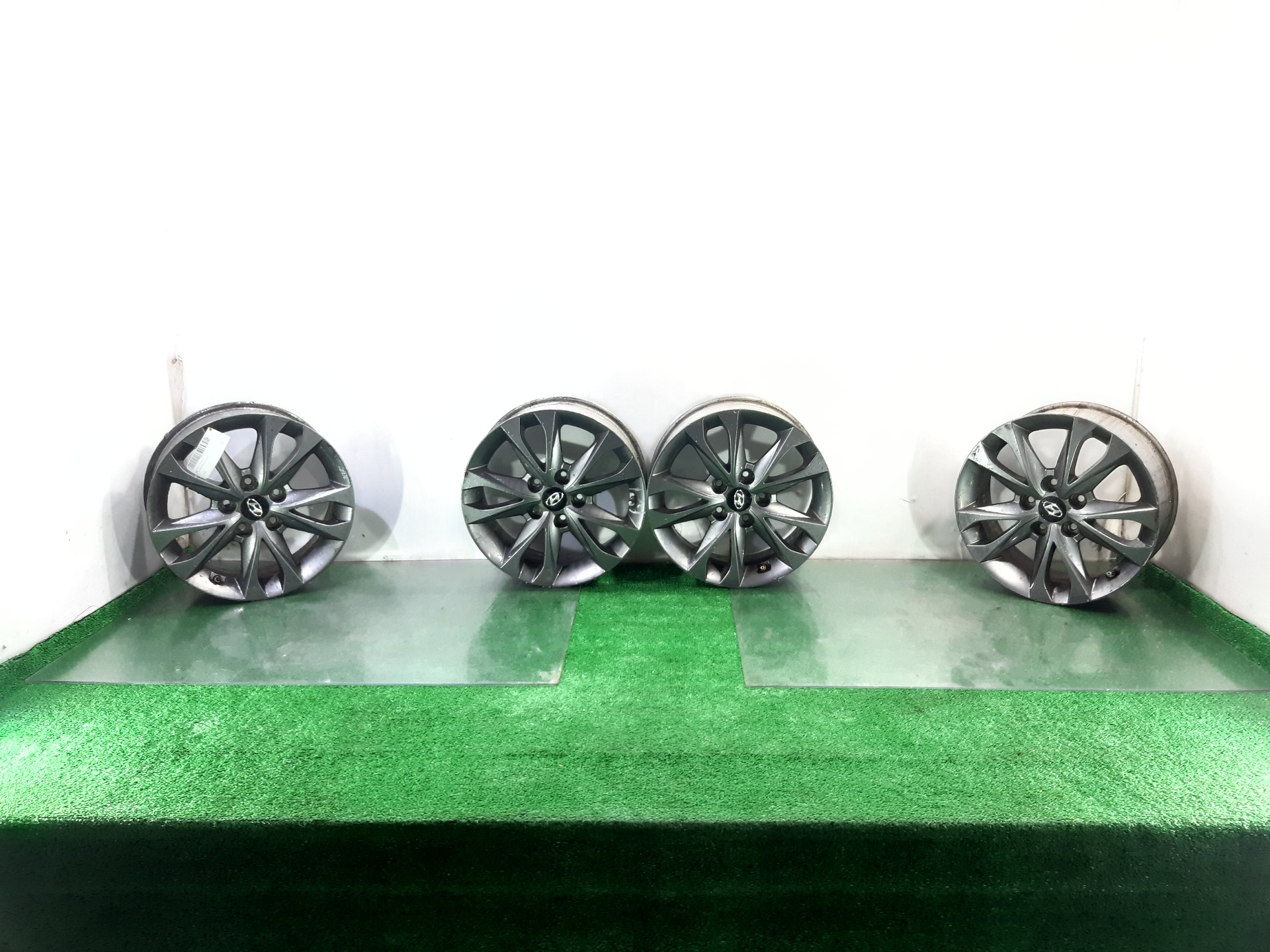 HYUNDAI ix35 1 generation (2009-2015) Комплект колес R16 24041519