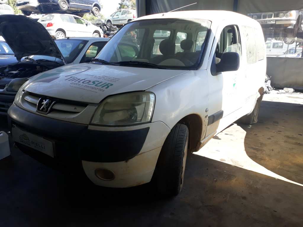 PEUGEOT Partner 1 generation (1996-2012) Bagāžas nodalījuma loga tīrītāja motorīts 3397020406 20189445