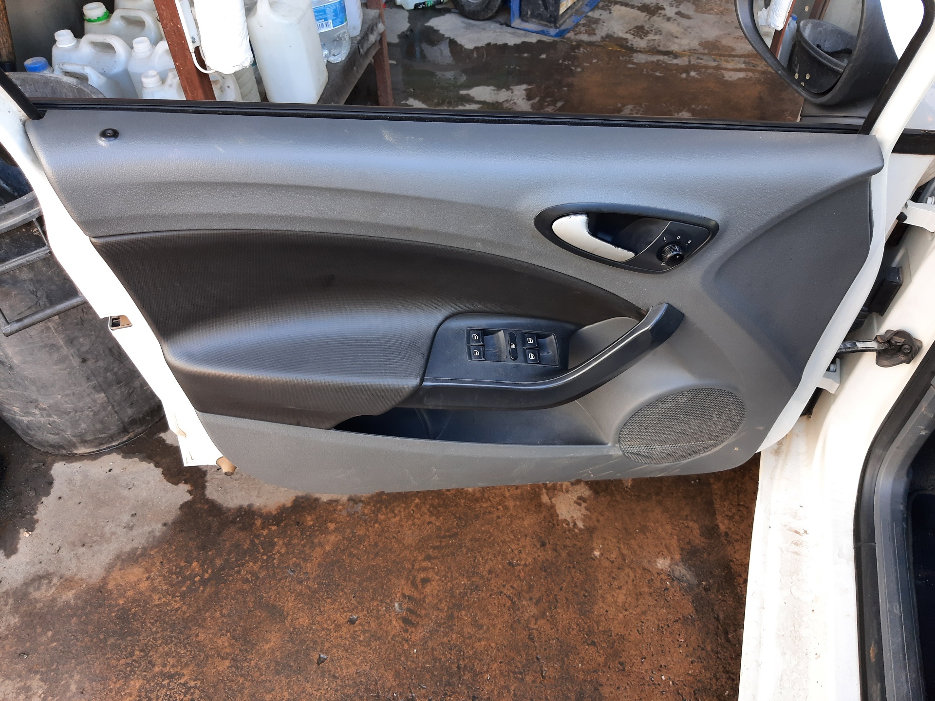 SEAT Ibiza 4 generation (2008-2017) Rear right door outer handle 5N0837885G 24154500