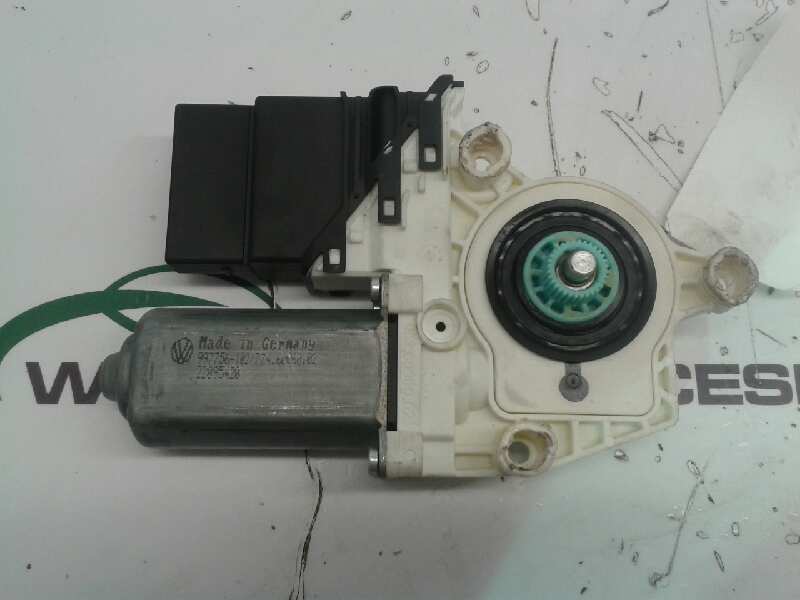 VOLKSWAGEN Golf 5 generation (2003-2009) Rear Left Door Window Control Motor 1K4839401D 20168137