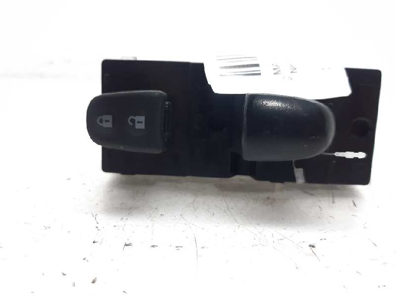 NISSAN Juke YF15 (2010-2020) Front Right Door Window Switch 254111KA5A 18400630