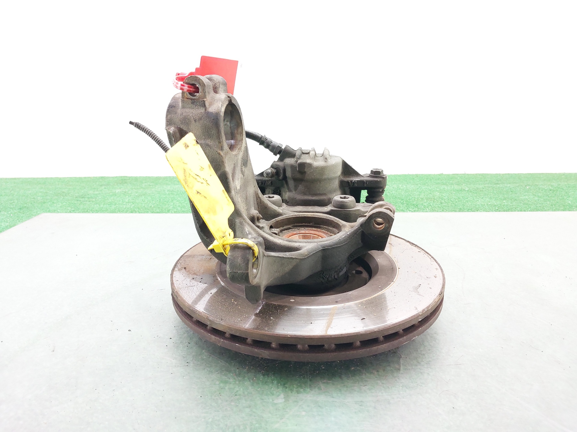 CITROËN C1 1 generation (2005-2016) Front Left Wheel Hub 1607557480 24285443