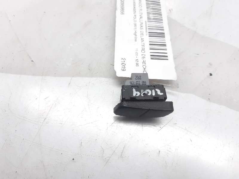 VOLKSWAGEN Polo 4 generation (2001-2009) Кнопка стеклоподъемника передней правой двери 6Q0959856 20197591