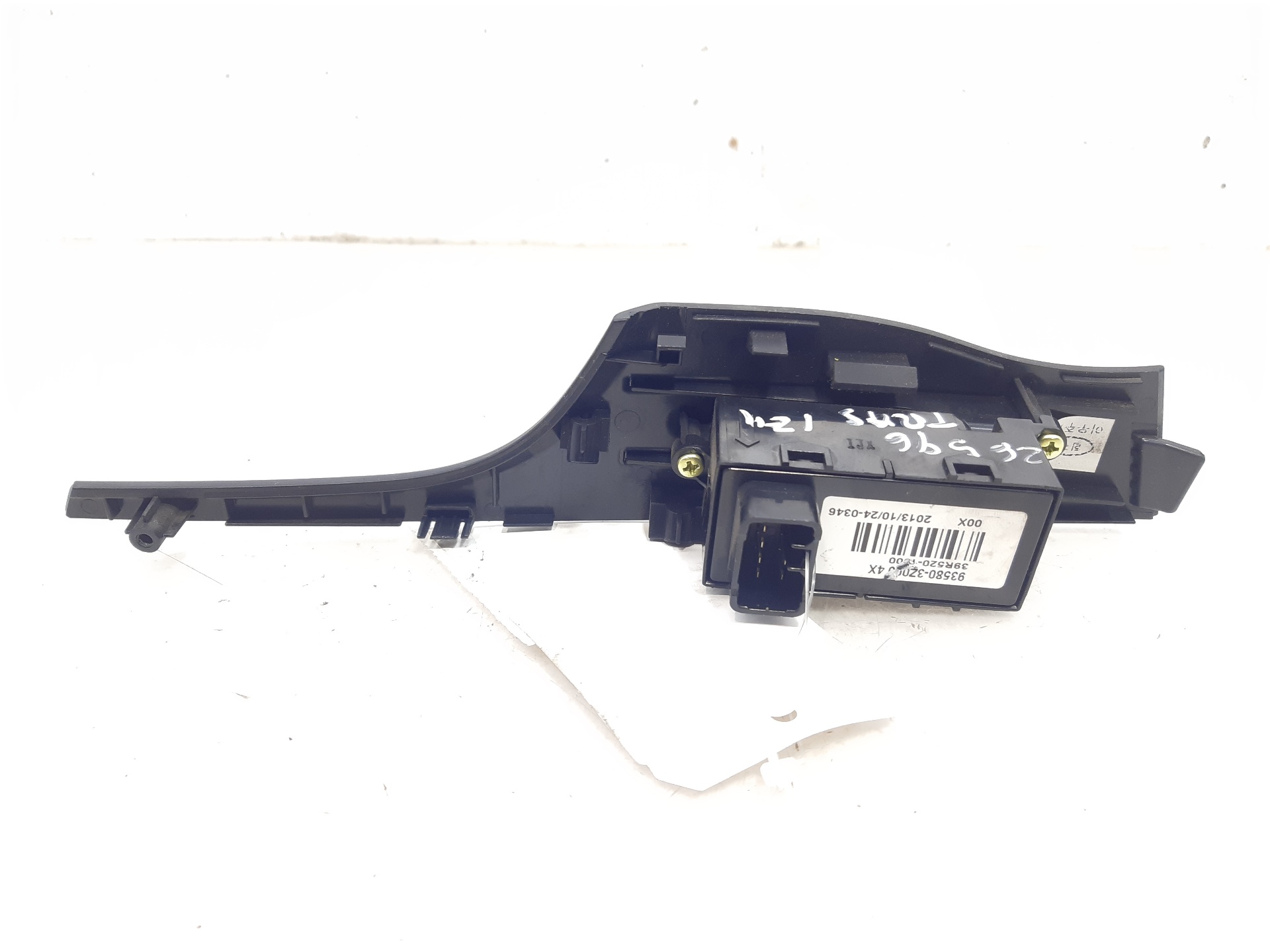 HYUNDAI i40 VF (1 generation) (2011-2020) Rear Right Door Window Control Switch 935803Z0004X 24043109