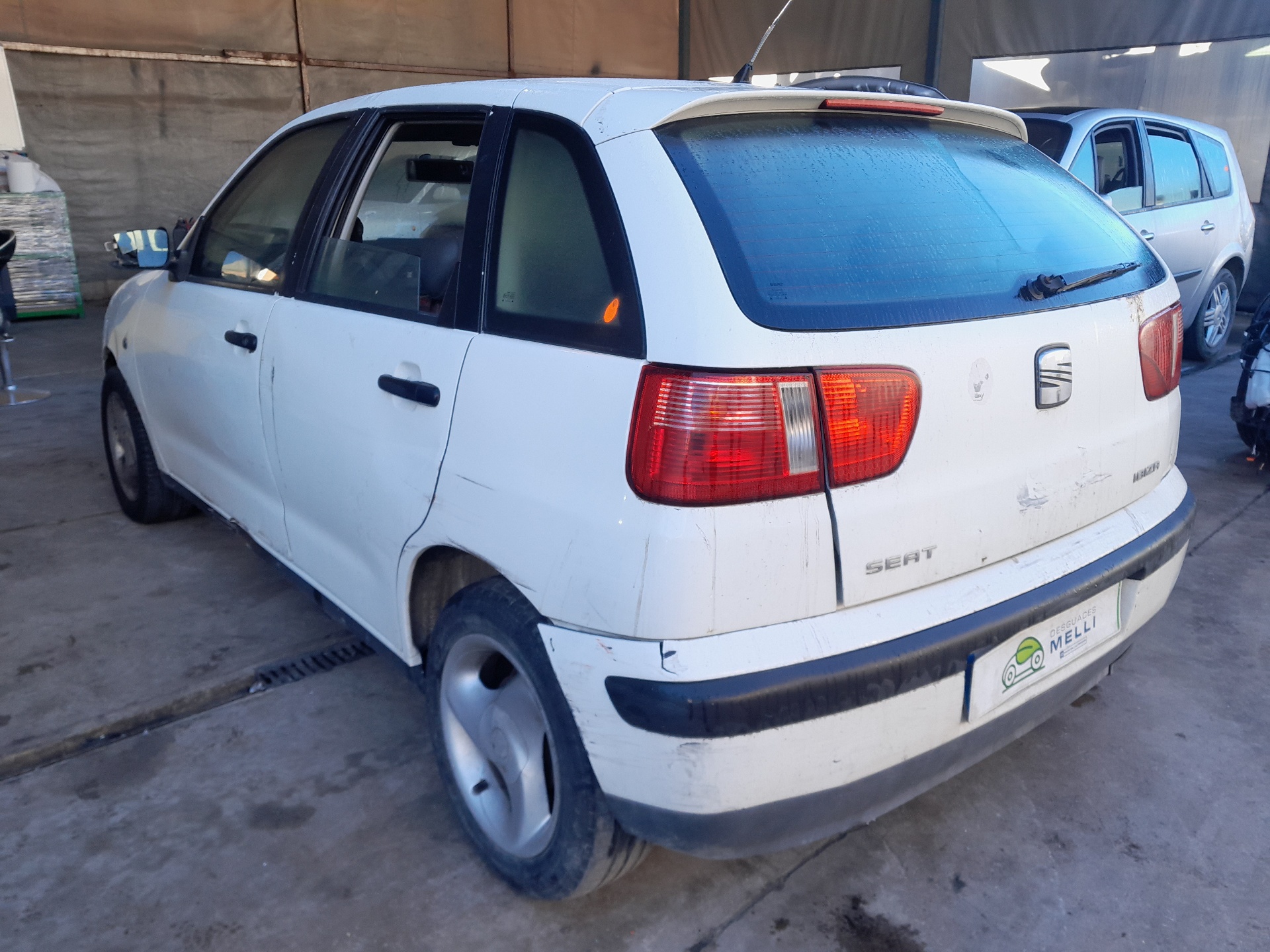 SEAT Ibiza 2 generation (1993-2002) Vairo stiprintuvo siurblys 030145157 23552113