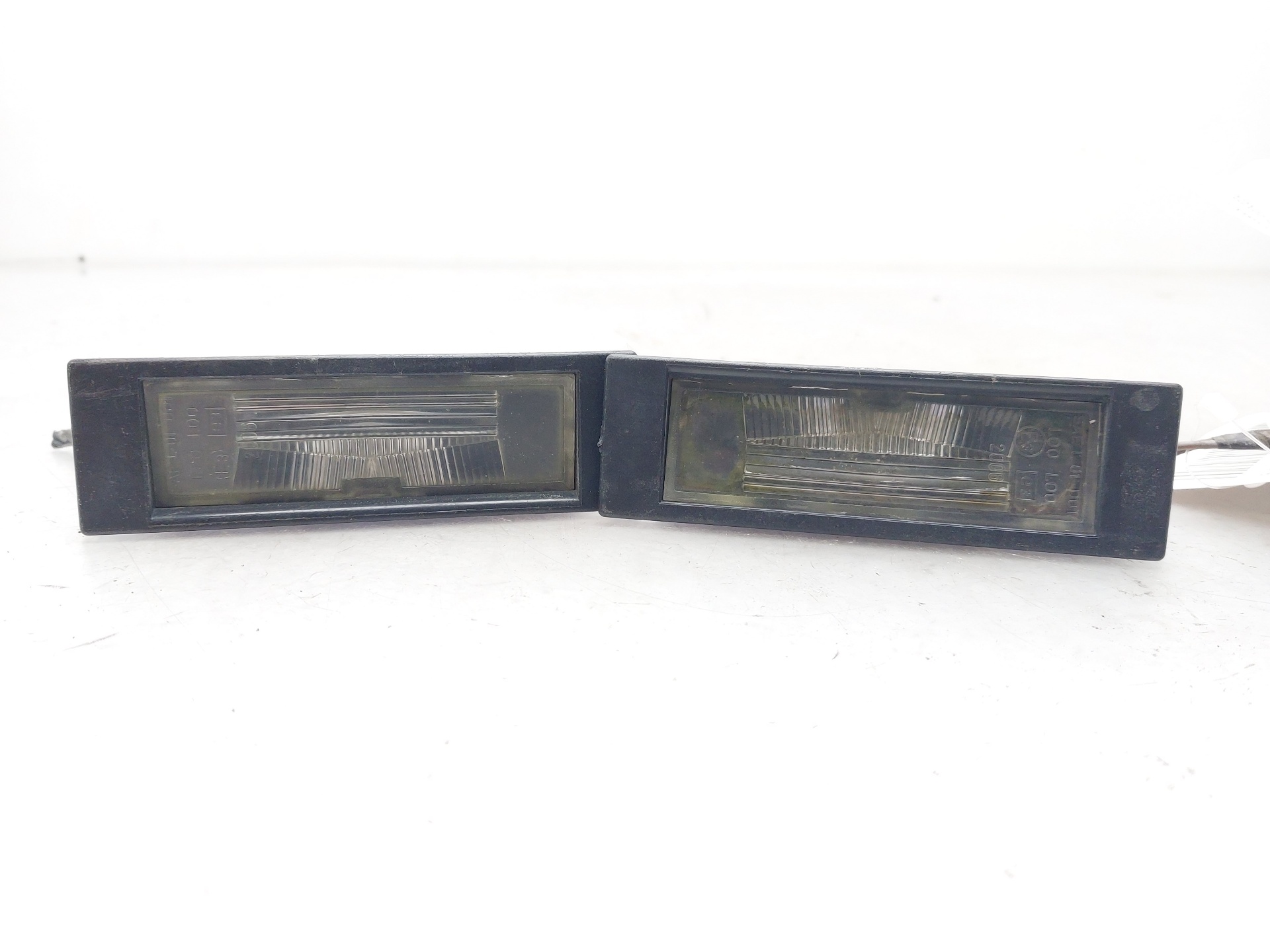 BMW 1 Series E81/E82/E87/E88 (2004-2013) License Plate Lights 7165795 23017921