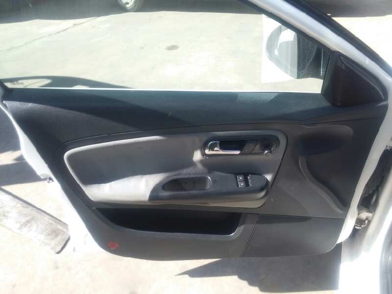 SEAT Cordoba 2 generation (1999-2009) Priekinių dešinių durų stiklo pakelėjas 6L4837752DJ 20168554