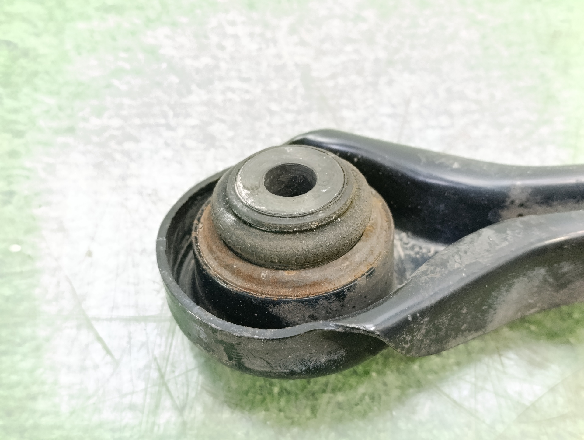 Brazo de la suspensión superior trasero izquierdo N46B20B 33326763473 de Bmw 1 (e87) 2007-2011 - pieza usada